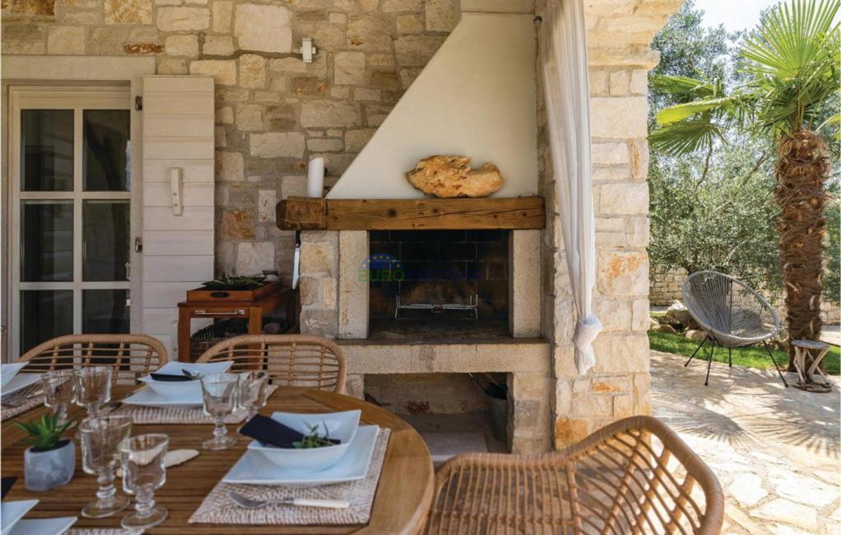 Bellissima villa mediterranea con vista sulla natura, nei dintorni di Poreč.