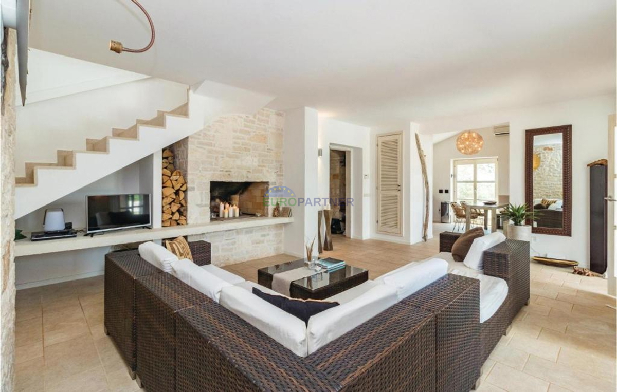 Bellissima villa mediterranea con vista sulla natura, nei dintorni di Poreč.