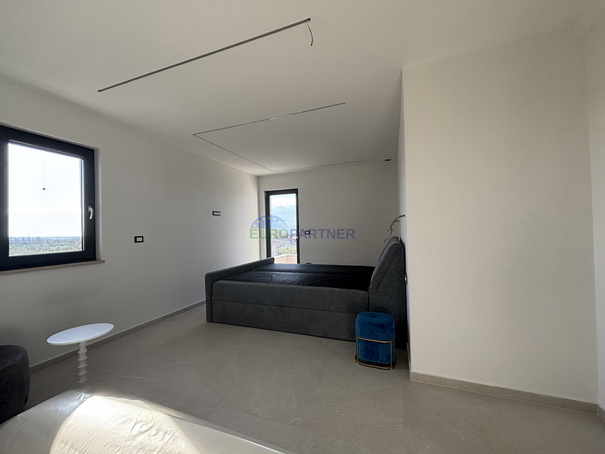 Istria, okolica Poreča, predivna moderna kuća s pogledom na more.