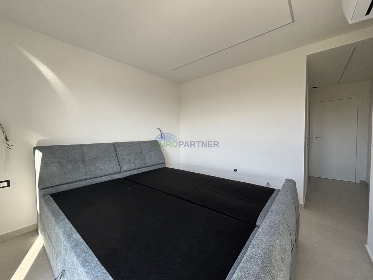 Istria, okolica Poreča, predivna moderna kuća s pogledom na more.