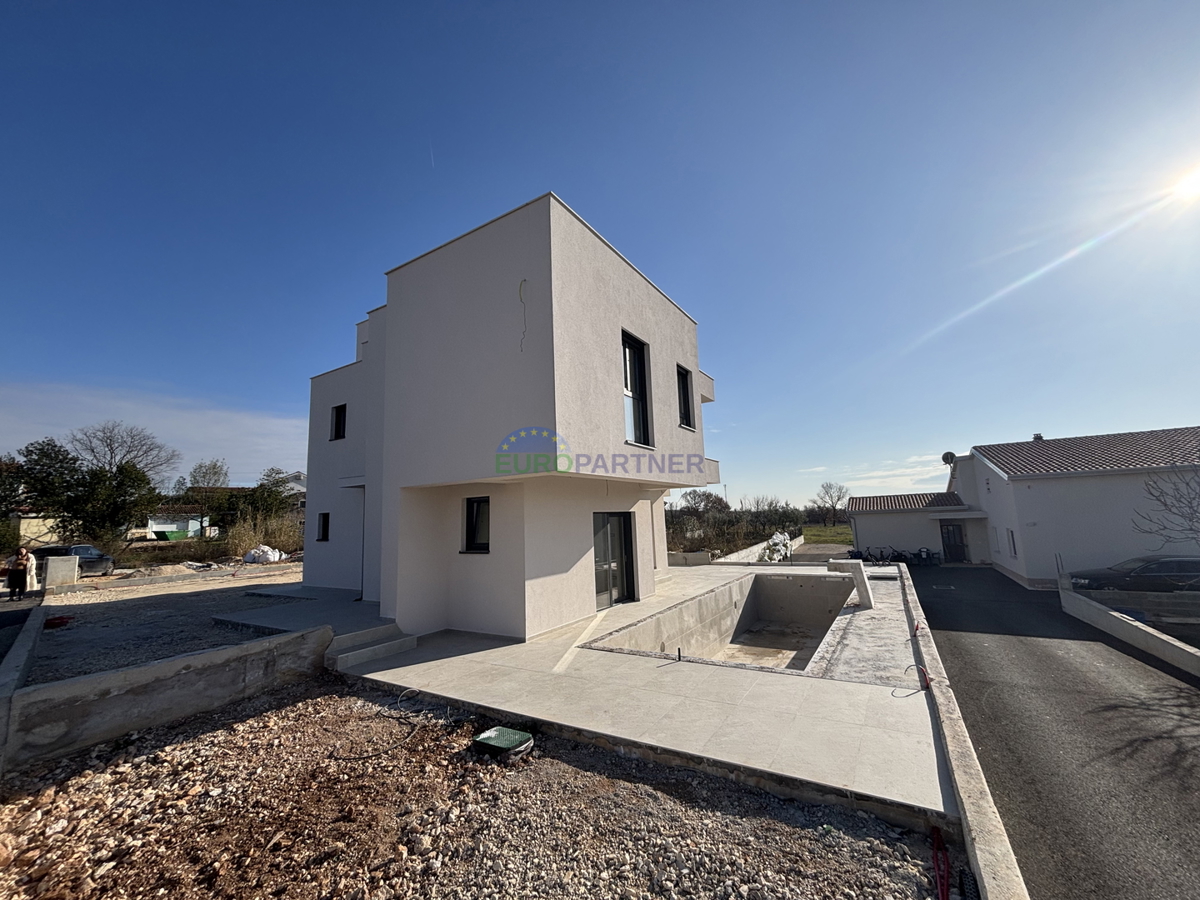 Istria, okolica Poreča, predivna moderna kuća s pogledom na more.