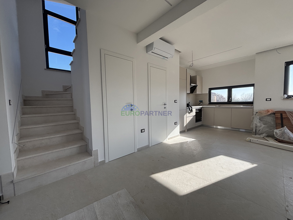 Istria, okolica Poreča, predivna moderna kuća s pogledom na more.