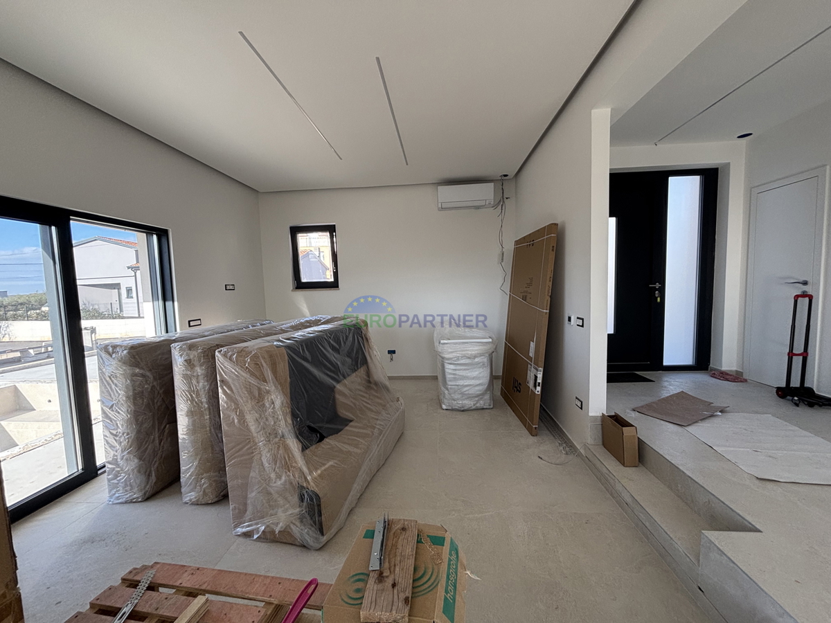 Istria, okolica Poreča, predivna moderna kuća s pogledom na more.