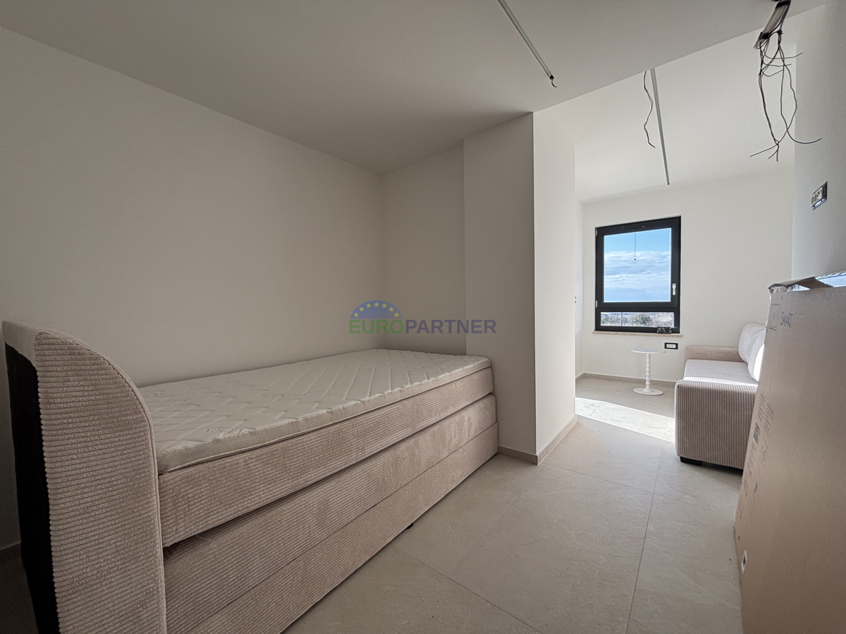 Istria, okolica Poreča, predivna moderna kuća s pogledom na more.