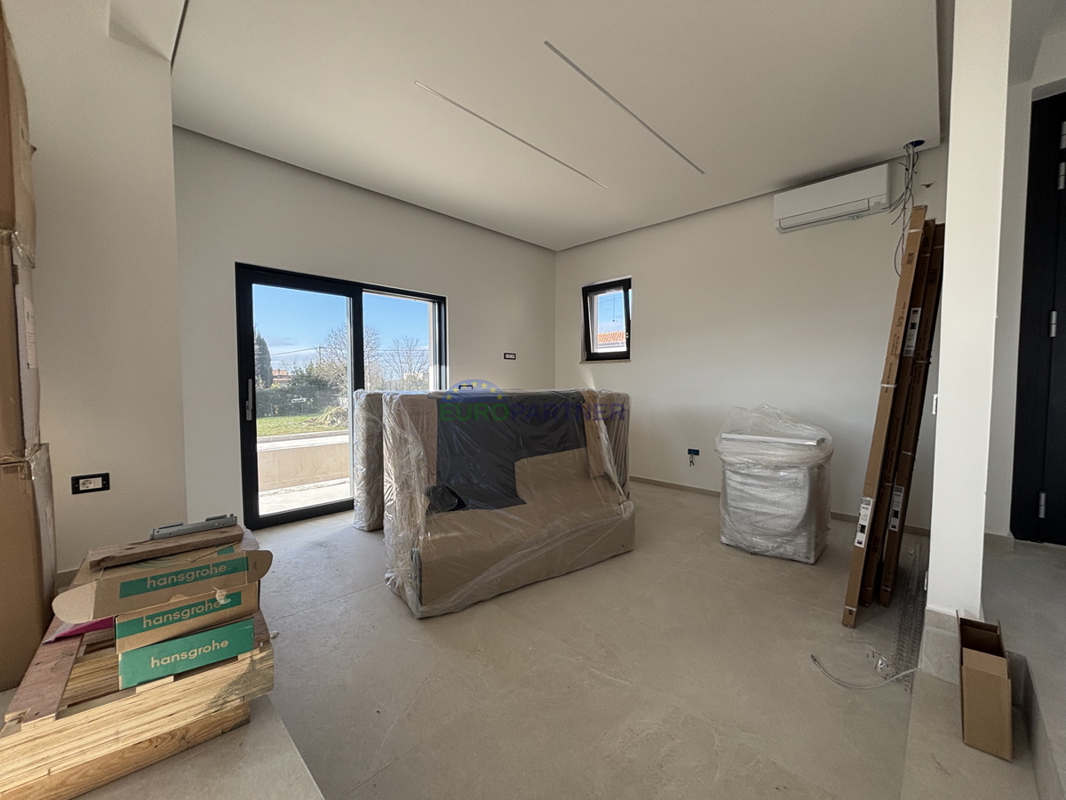 Istria, okolica Poreča, predivna moderna kuća s pogledom na more.