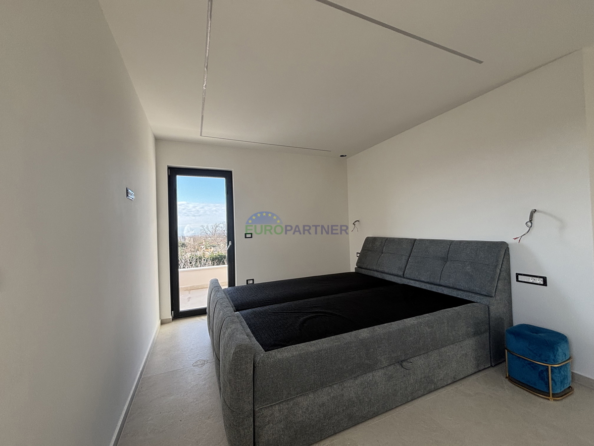 Istria, okolica Poreča, predivna moderna kuća s pogledom na more.