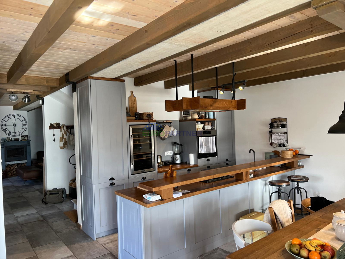 Istria, Svetvičenat, beautiful house with a swimming pool