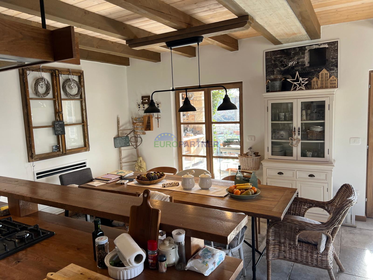 Istria, Svetvičenat, beautiful house with a swimming pool