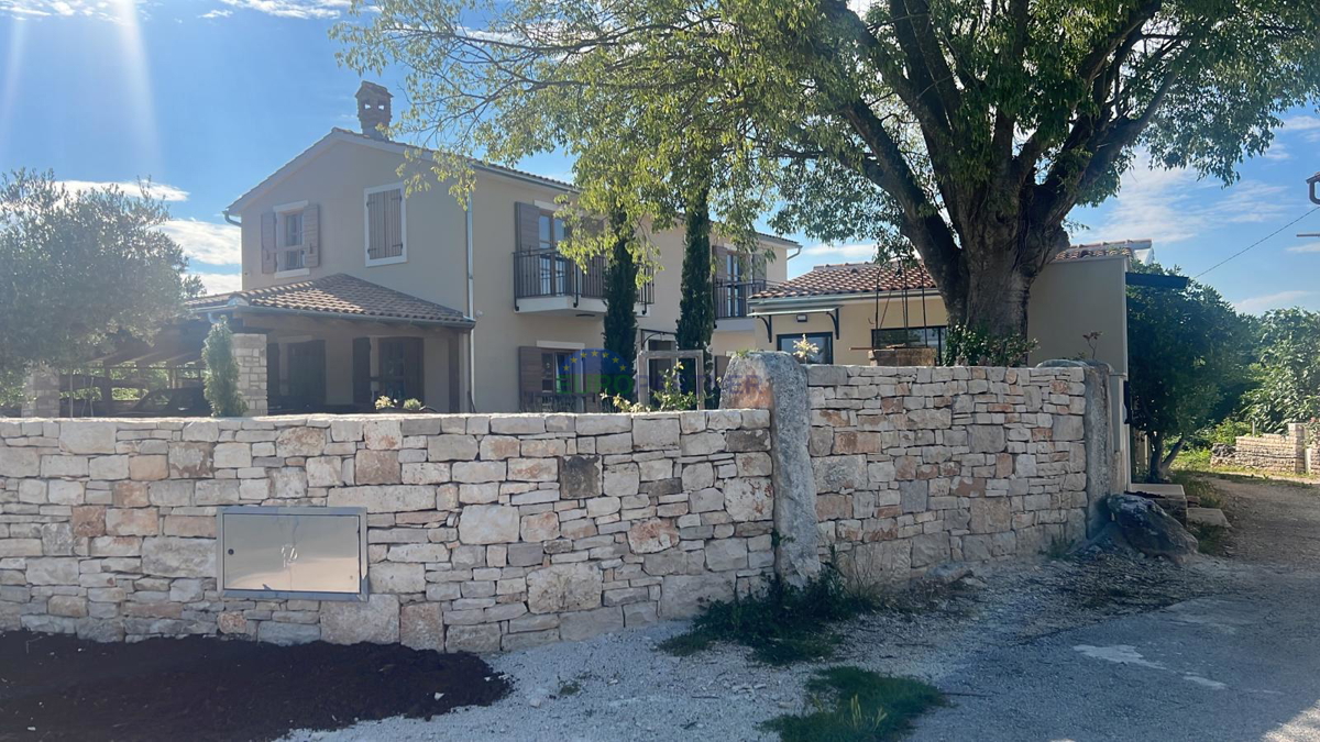 Istria, Svetvičenat, beautiful house with a swimming pool