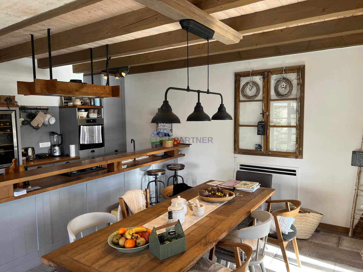 Istria, Svetvičenat, beautiful house with a swimming pool