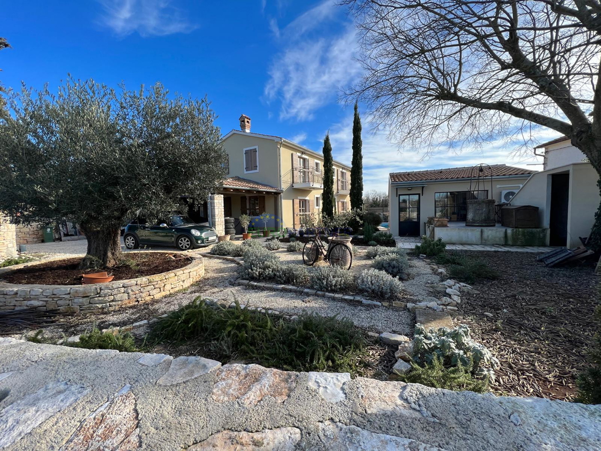 Istria, Svetvičenat, beautiful house with a swimming pool
