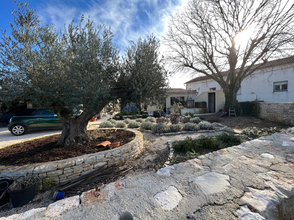 Istria, Svetvičenat, beautiful house with a swimming pool