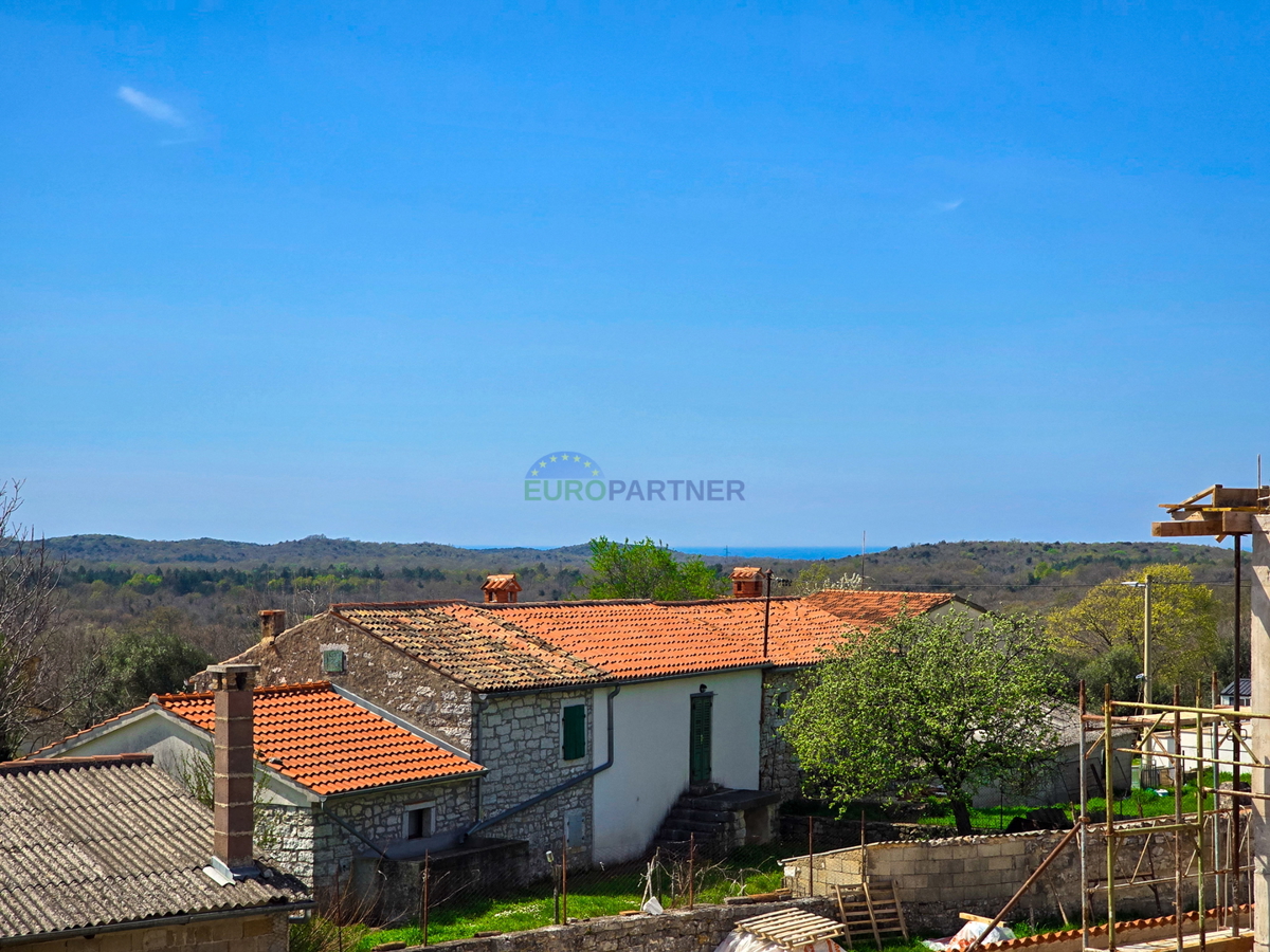 CASA IN FASE DI RUSTICO, periferia di Vrsar