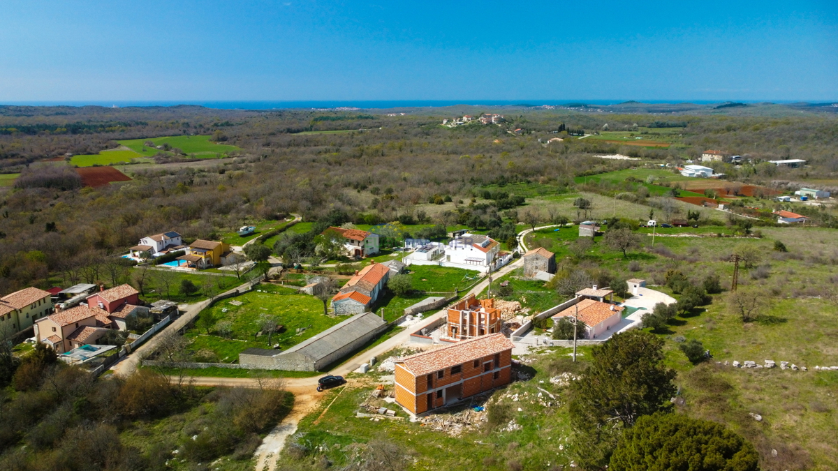 CASA IN FASE DI RUSTICO, periferia di Vrsar