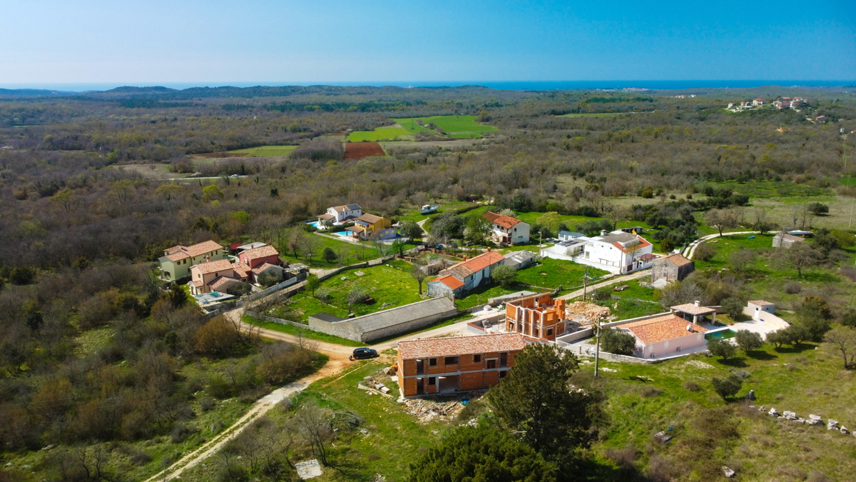 CASA IN FASE DI RUSTICO, periferia di Vrsar
