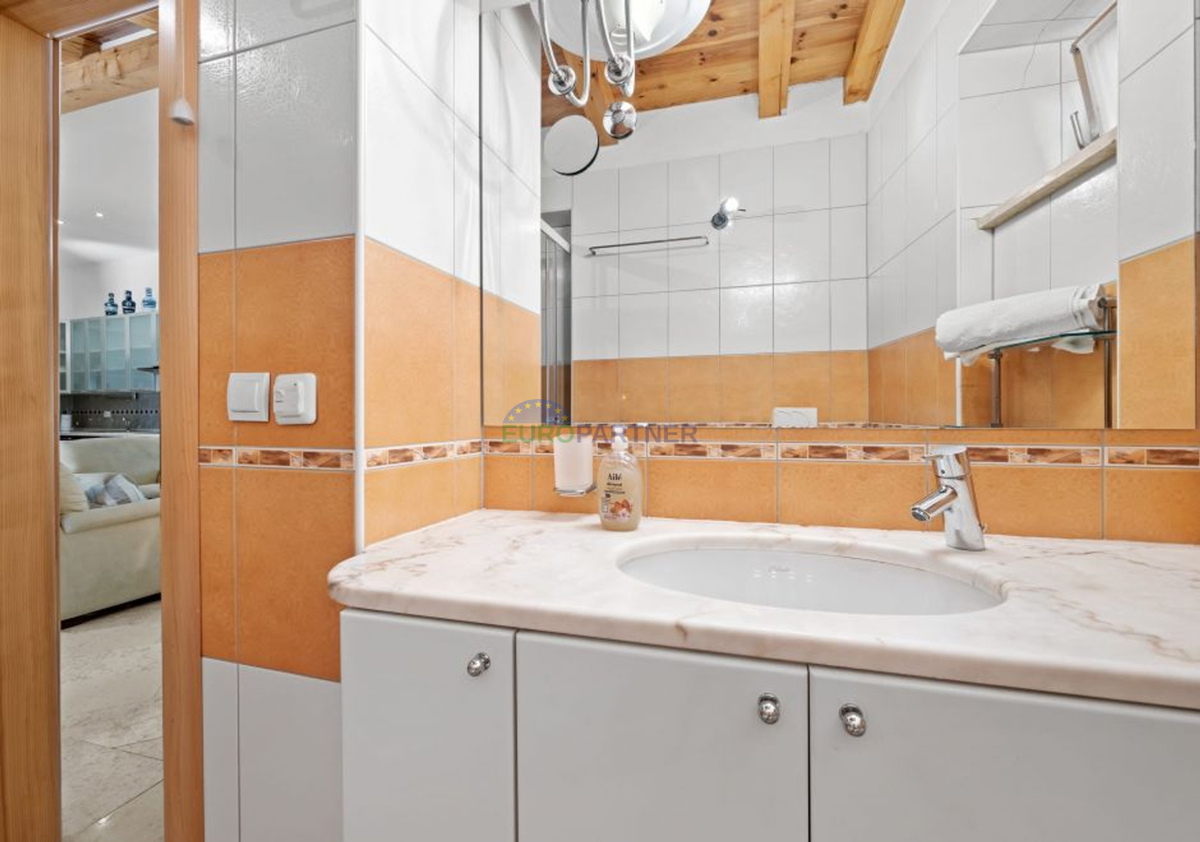 Istra, Kanfanar, casa in pietra con edificio aggiuntivo e piscina