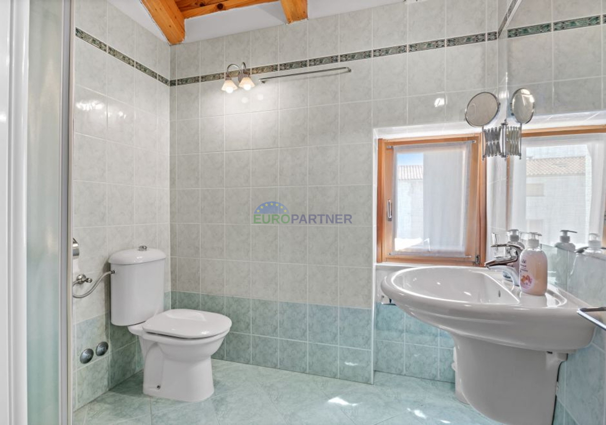 Istra, Kanfanar, casa in pietra con edificio aggiuntivo e piscina