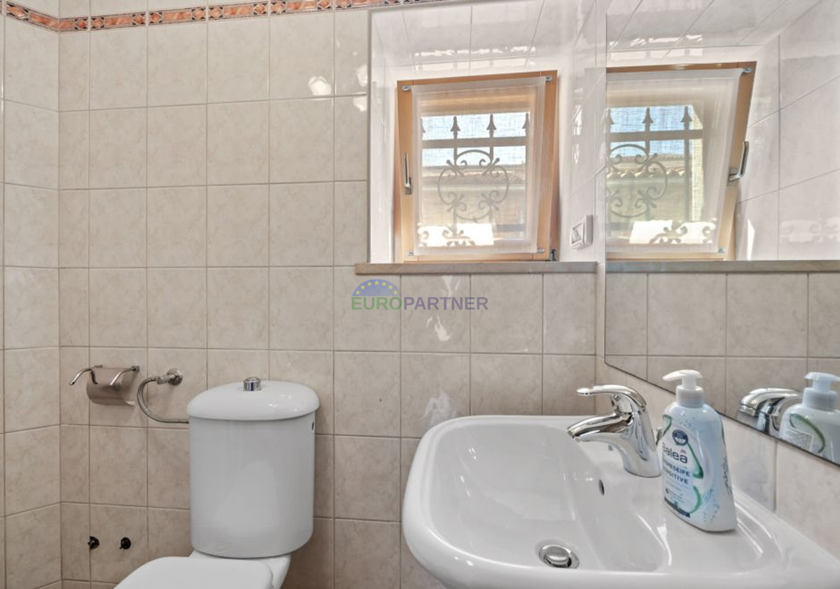 Istra, Kanfanar, casa in pietra con edificio aggiuntivo e piscina