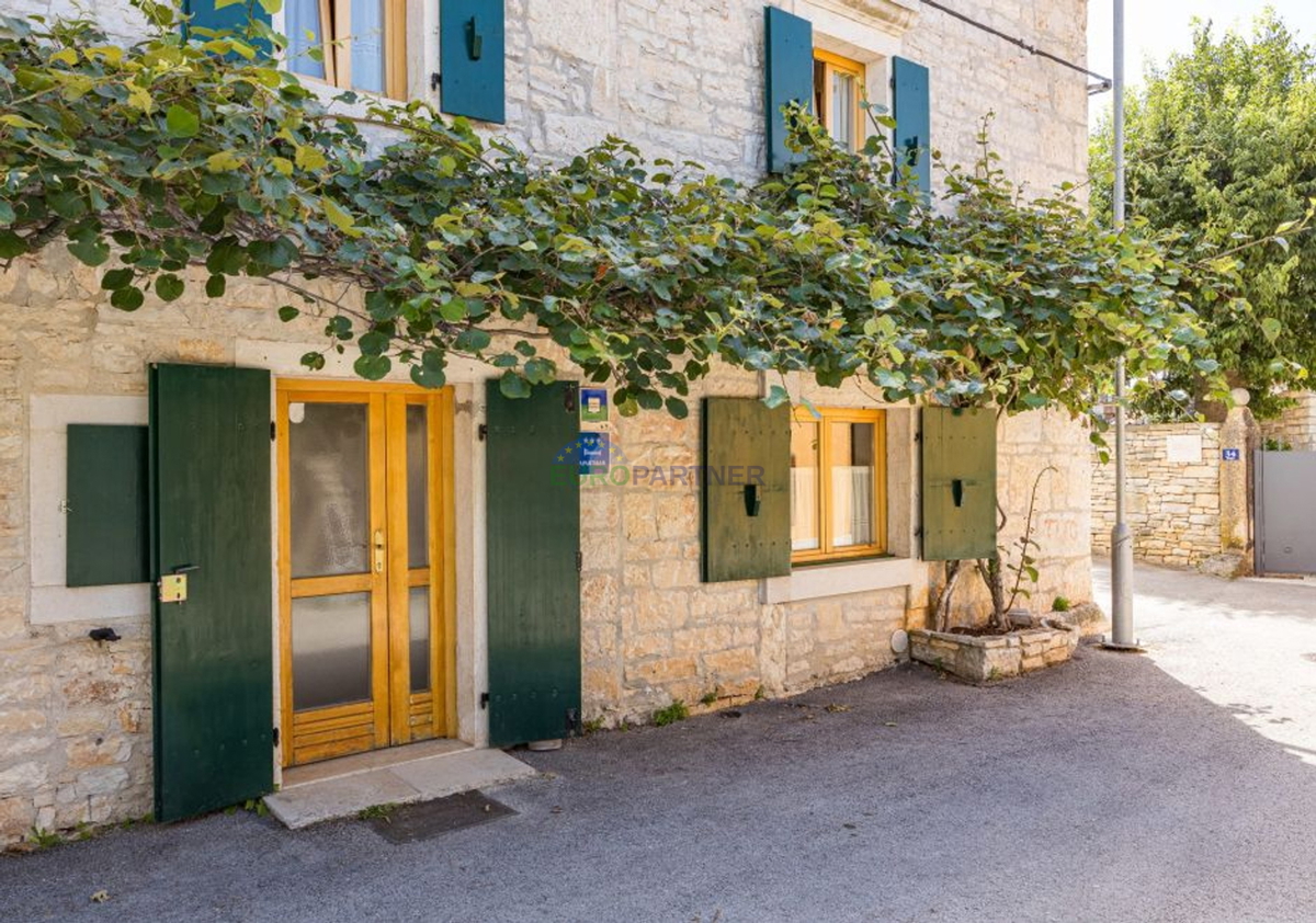 Istra, Kanfanar, casa in pietra con edificio aggiuntivo e piscina