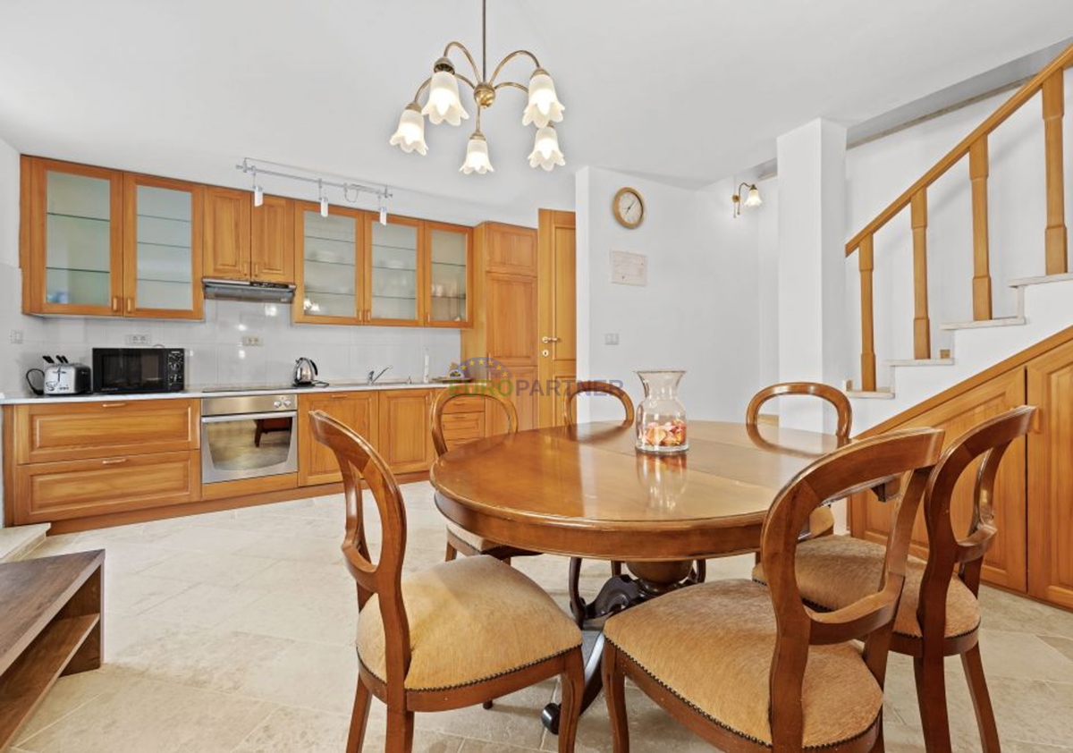 Istra, Kanfanar, casa in pietra con edificio aggiuntivo e piscina