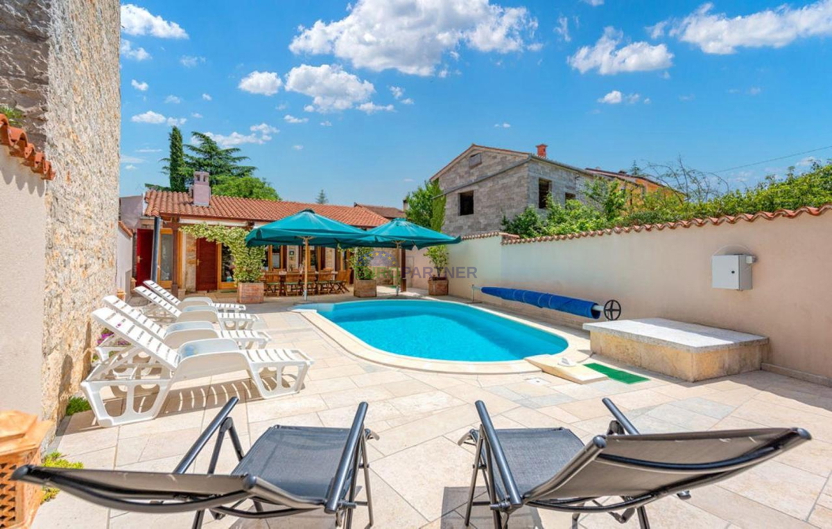 Istra, Kanfanar, casa in pietra con edificio aggiuntivo e piscina