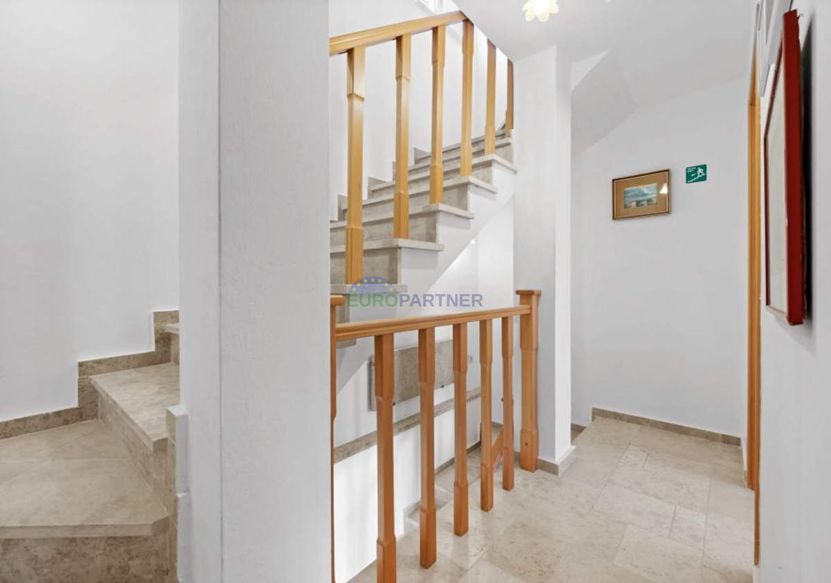 Istra, Kanfanar, casa in pietra con edificio aggiuntivo e piscina