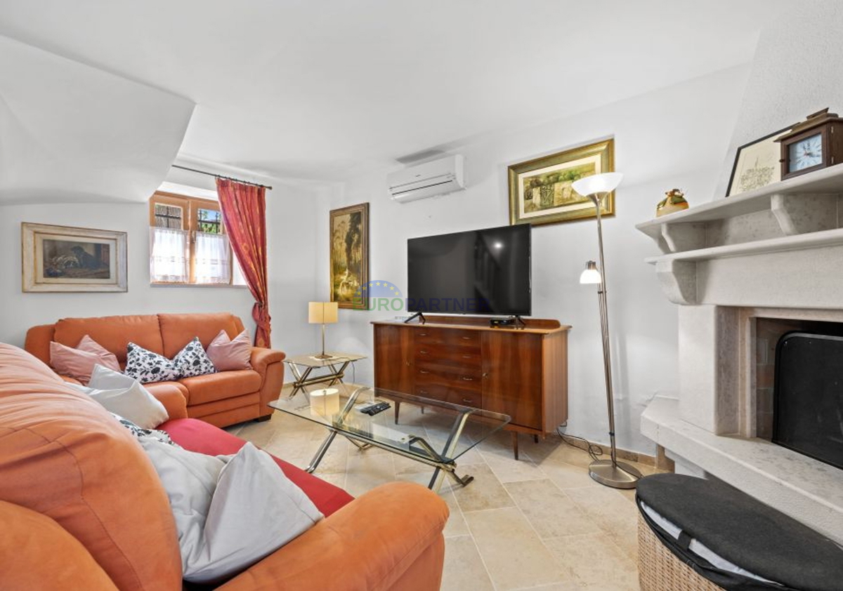 Istra, Kanfanar, casa in pietra con edificio aggiuntivo e piscina