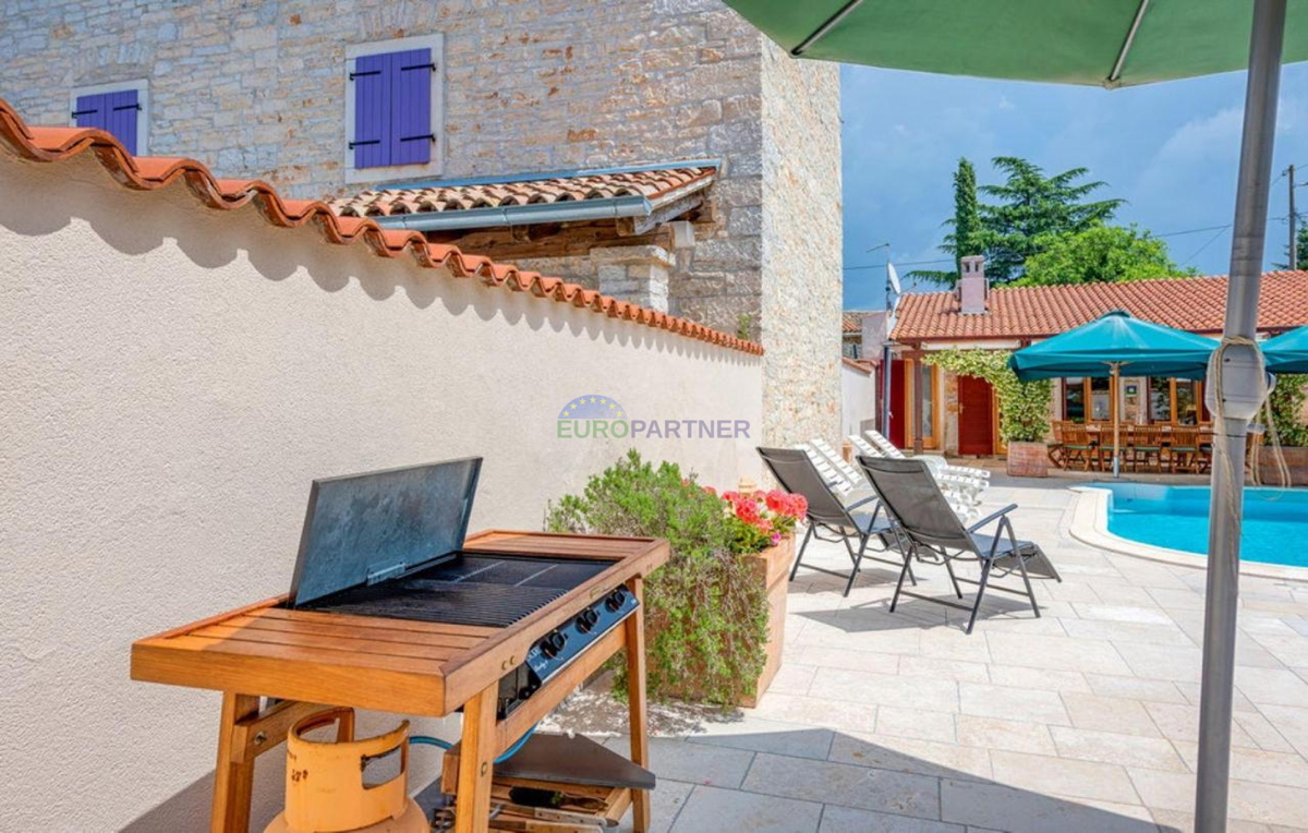 Istra, Kanfanar, casa in pietra con edificio aggiuntivo e piscina