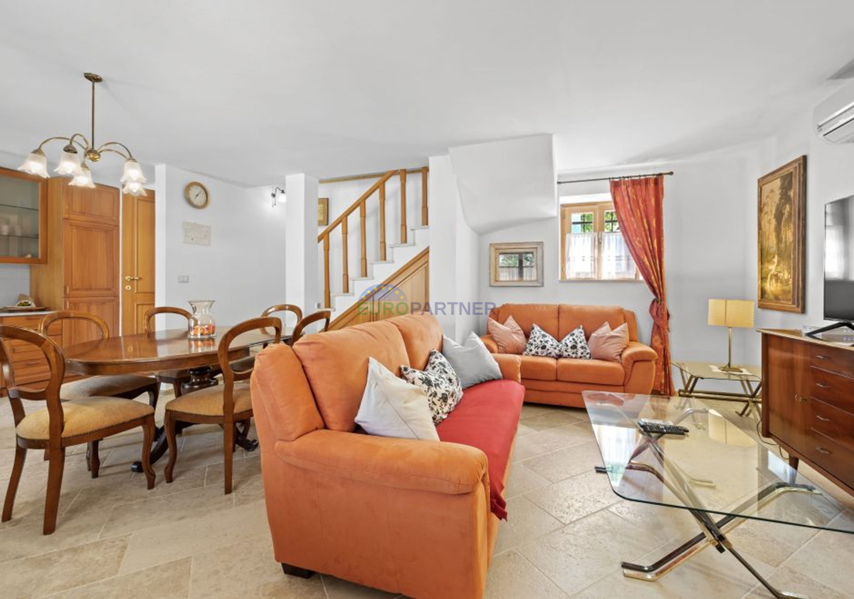 Istra, Kanfanar, casa in pietra con edificio aggiuntivo e piscina