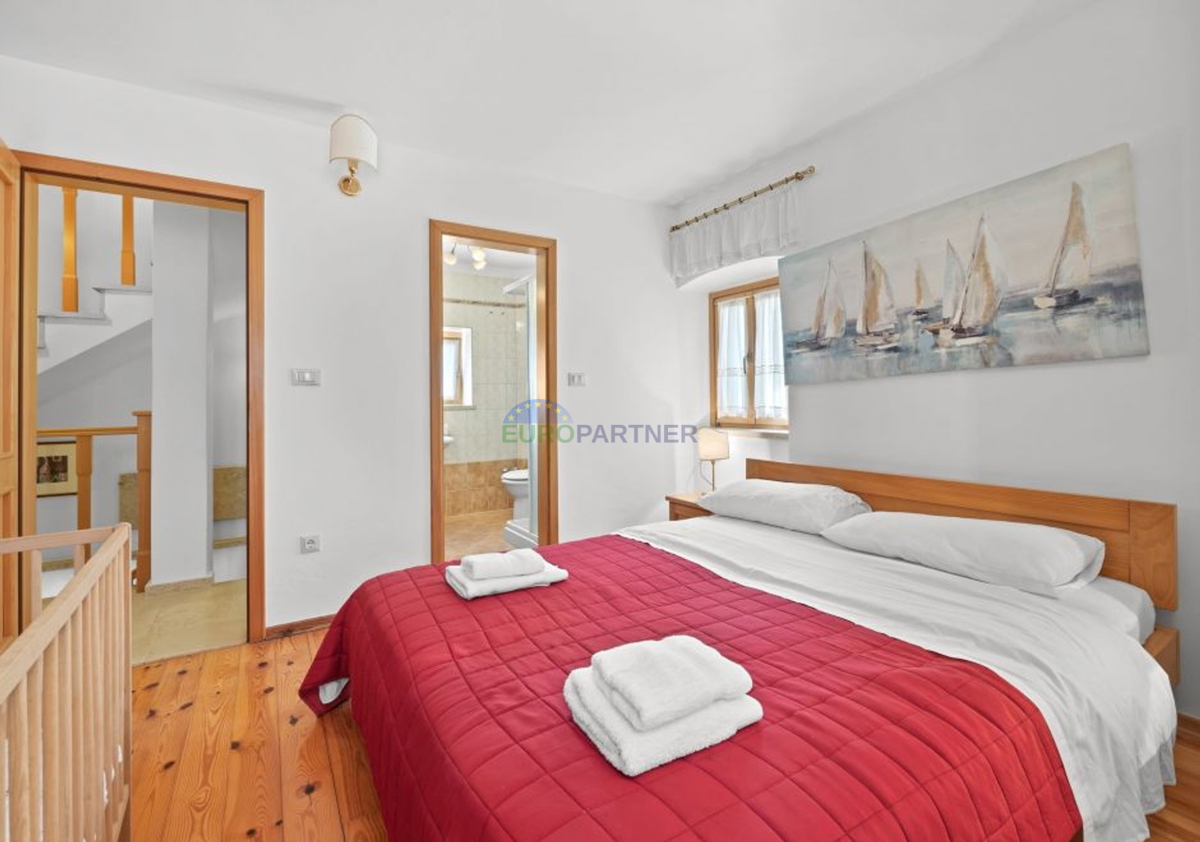 Istra, Kanfanar, casa in pietra con edificio aggiuntivo e piscina