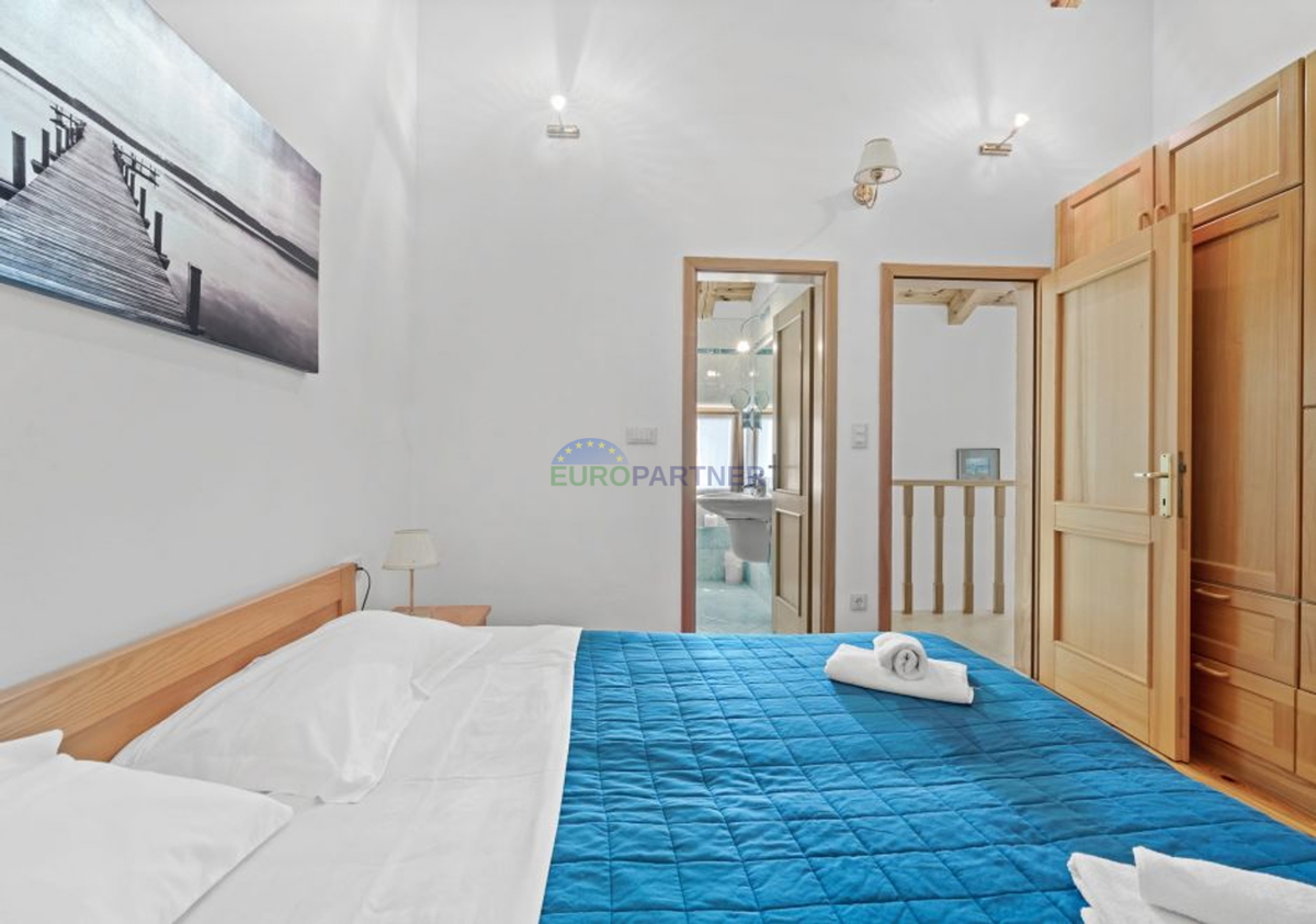 Istra, Kanfanar, casa in pietra con edificio aggiuntivo e piscina