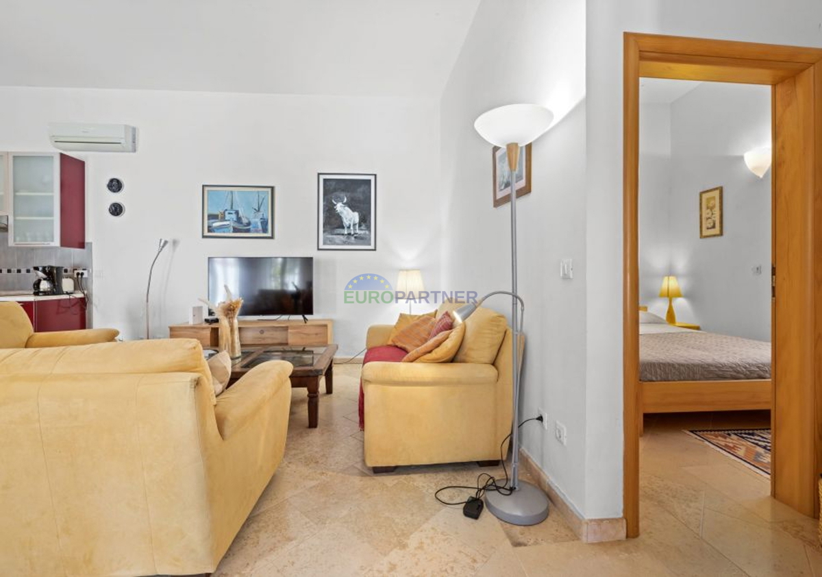 Istra, Kanfanar, casa in pietra con edificio aggiuntivo e piscina