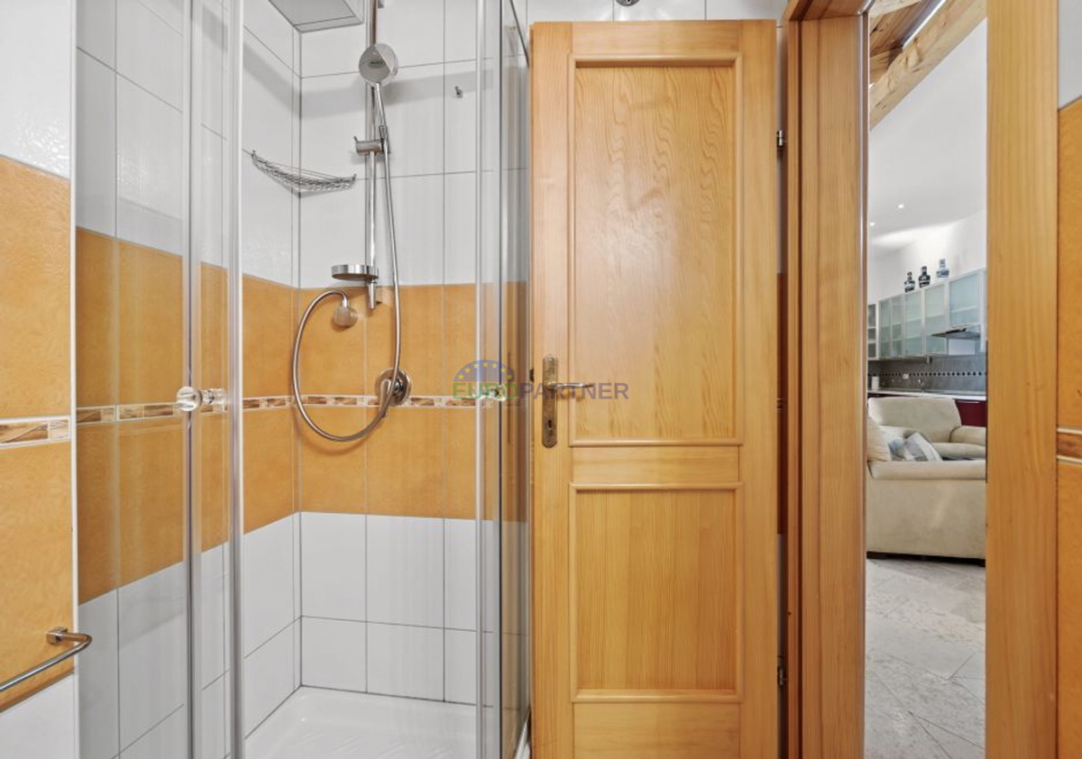 Istra, Kanfanar, casa in pietra con edificio aggiuntivo e piscina