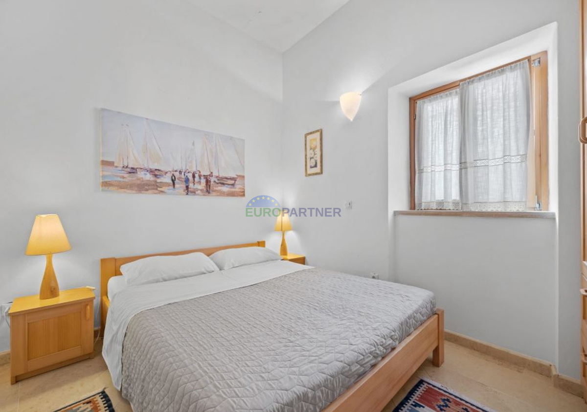 Istra, Kanfanar, casa in pietra con edificio aggiuntivo e piscina