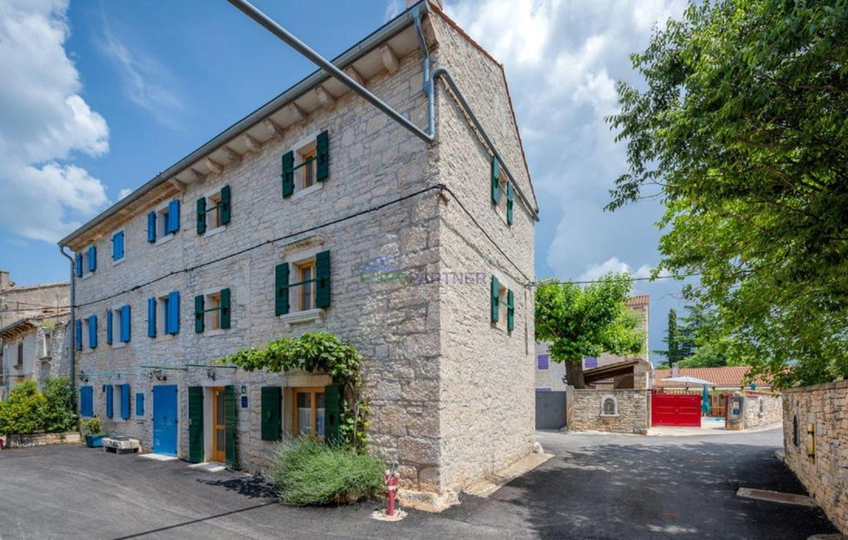 Istra, Kanfanar, casa in pietra con edificio aggiuntivo e piscina