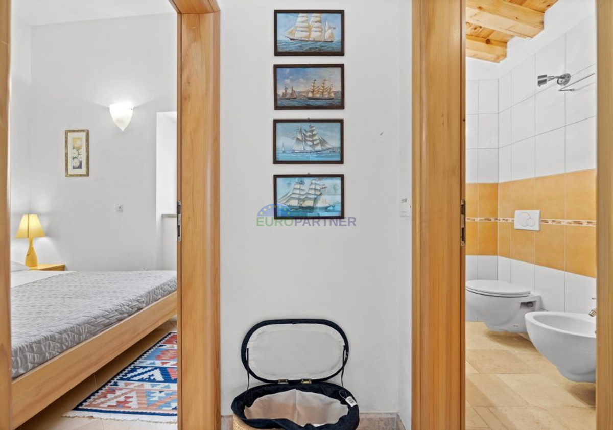 Istra, Kanfanar, casa in pietra con edificio aggiuntivo e piscina