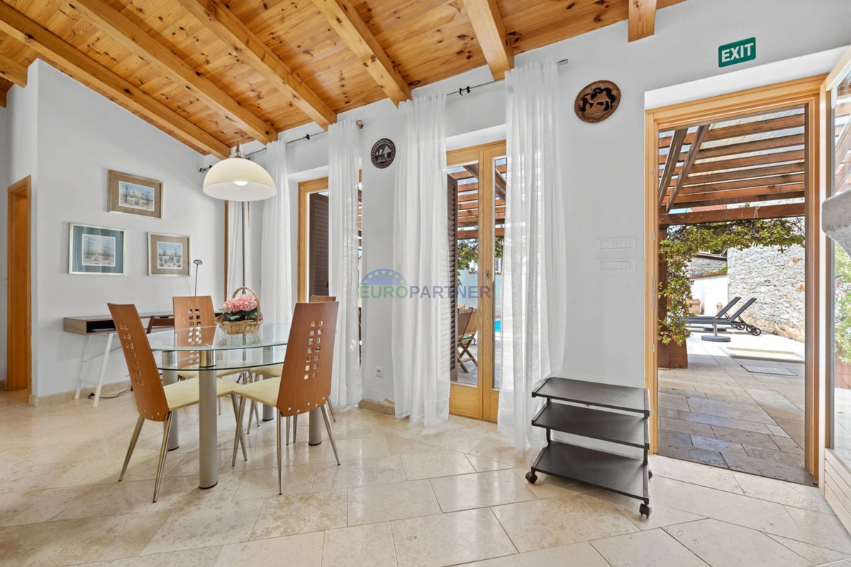 Istra, Kanfanar, casa in pietra con edificio aggiuntivo e piscina