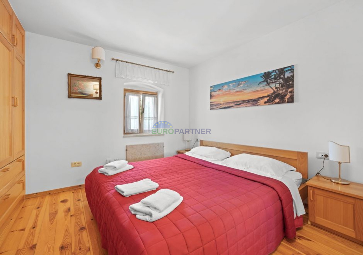 Istra, Kanfanar, casa in pietra con edificio aggiuntivo e piscina