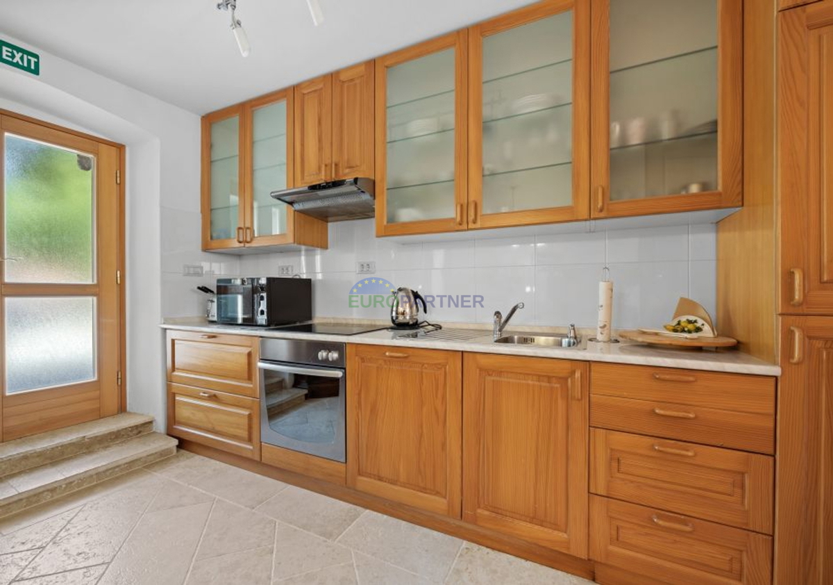 Istra, Kanfanar, casa in pietra con edificio aggiuntivo e piscina