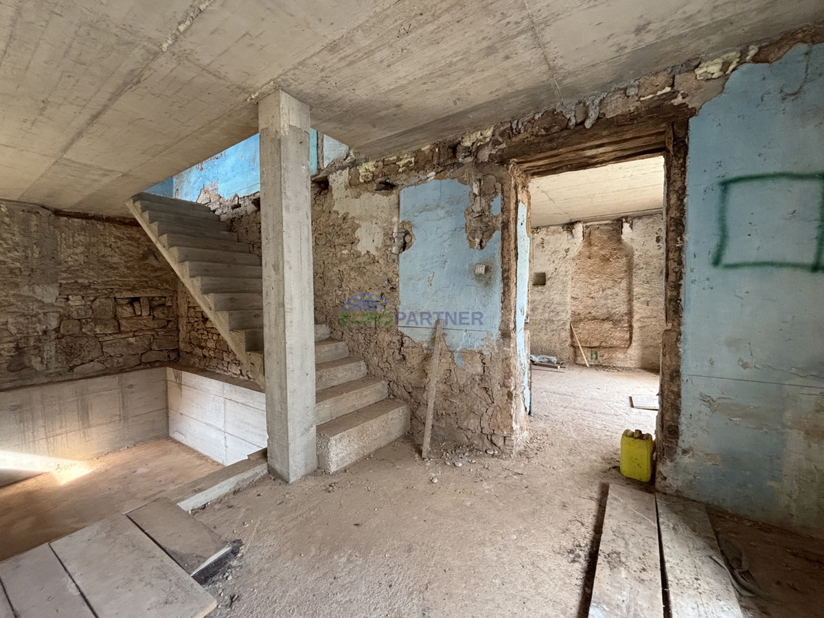 Istra, Vižinada, splendida casa in pietra che aspetta di essere completata secondo i vostri desideri