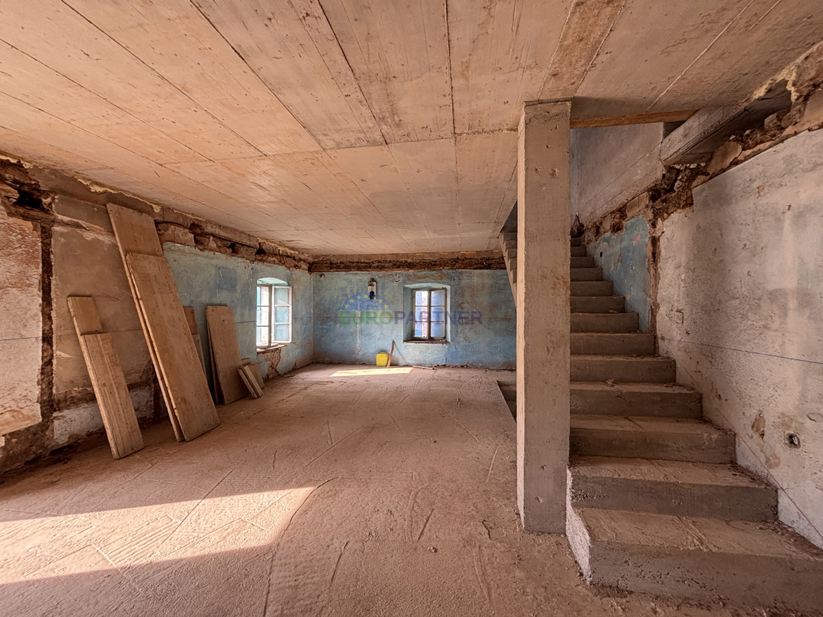 Istra, Vižinada, splendida casa in pietra che aspetta di essere completata secondo i vostri desideri