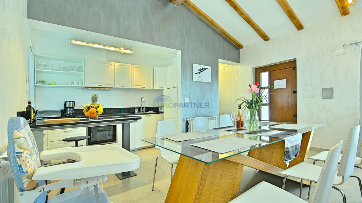 Istra, Novigrad, villa con piscina in ottima posizione