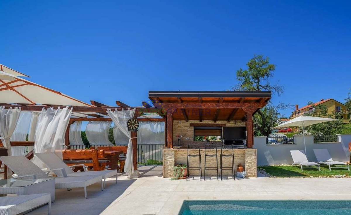 Istra, Novigrad, villa con piscina in ottima posizione