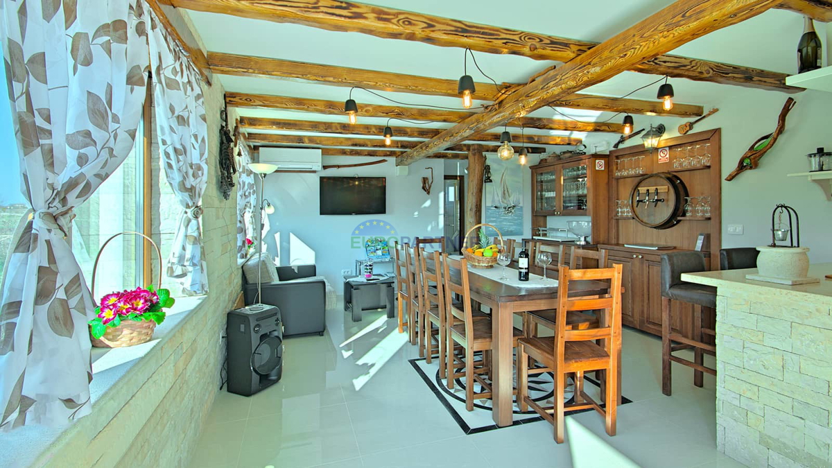 Istra, Novigrad, villa con piscina in ottima posizione