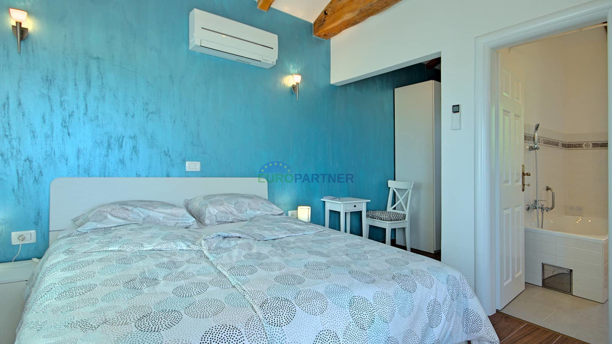 Istra, Novigrad, villa con piscina in ottima posizione