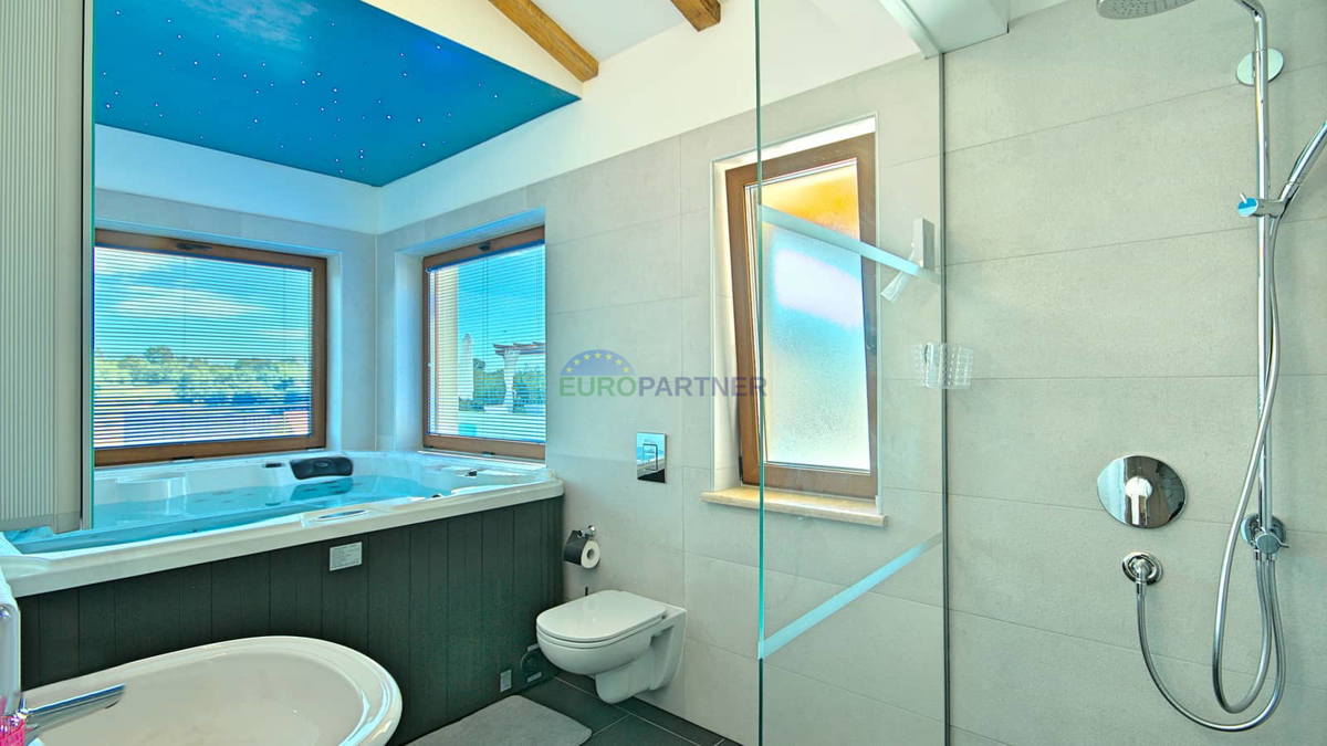 Istra, Novigrad, villa con piscina in ottima posizione