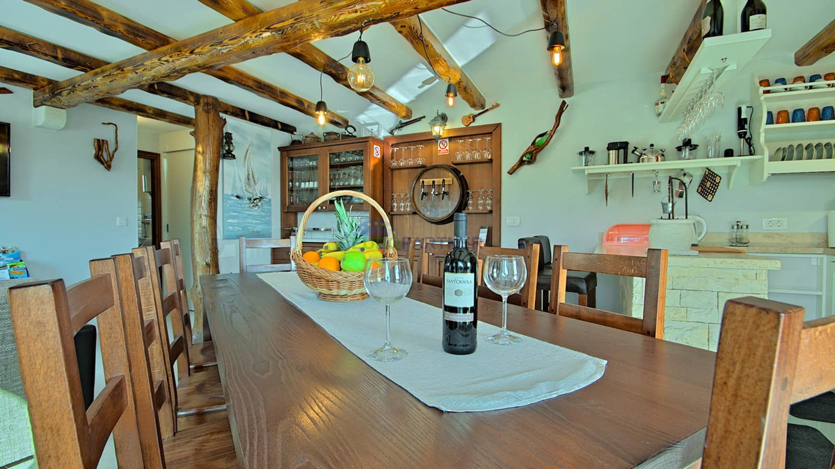 Istra, Novigrad, villa con piscina in ottima posizione