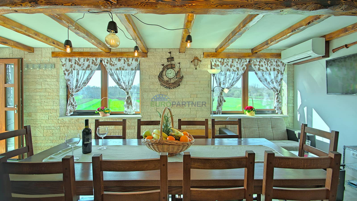 Istra, Novigrad, villa con piscina in ottima posizione