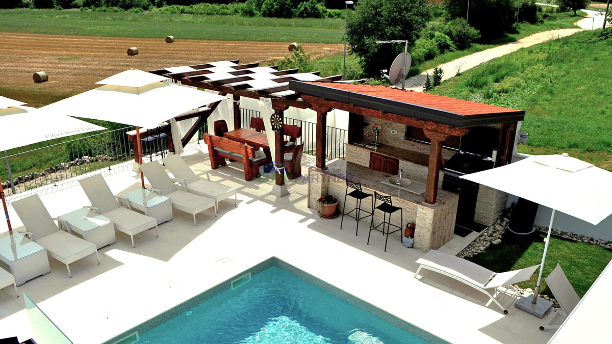 Istra, Novigrad, villa con piscina in ottima posizione