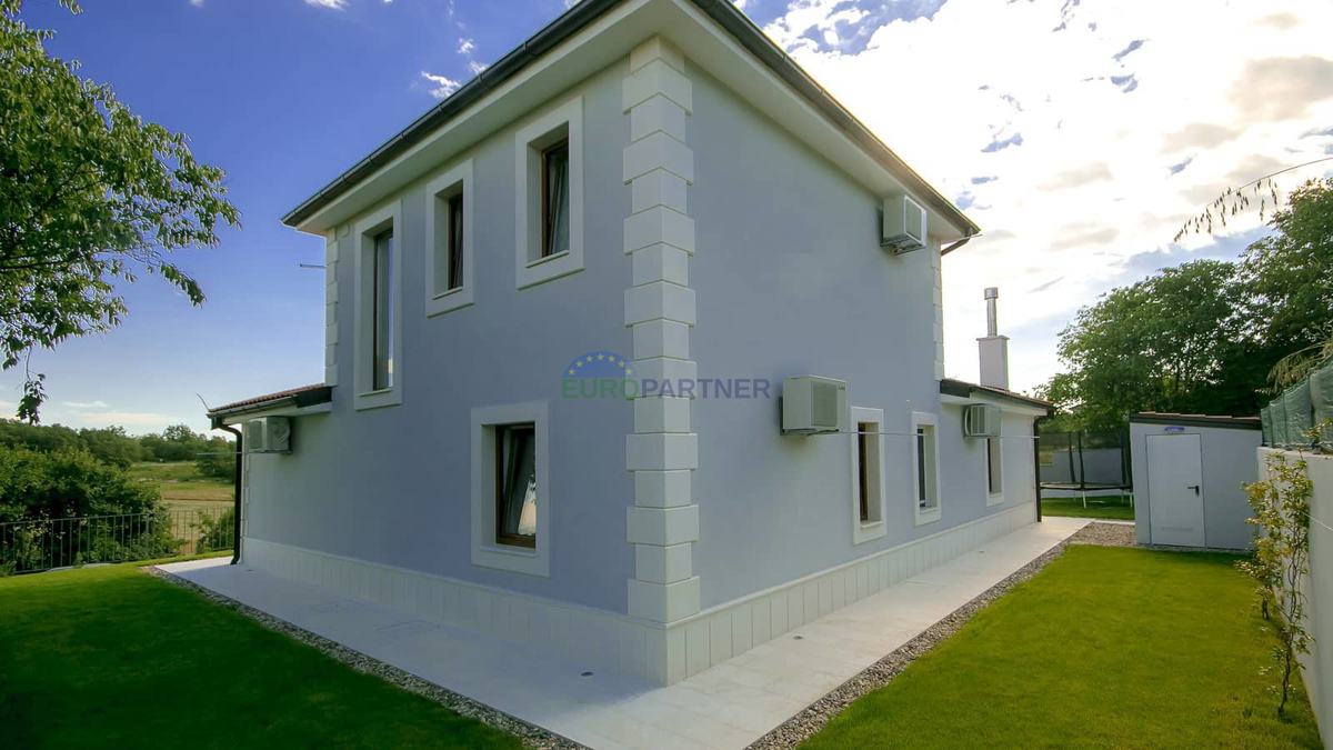 Istra, Novigrad, villa con piscina in ottima posizione